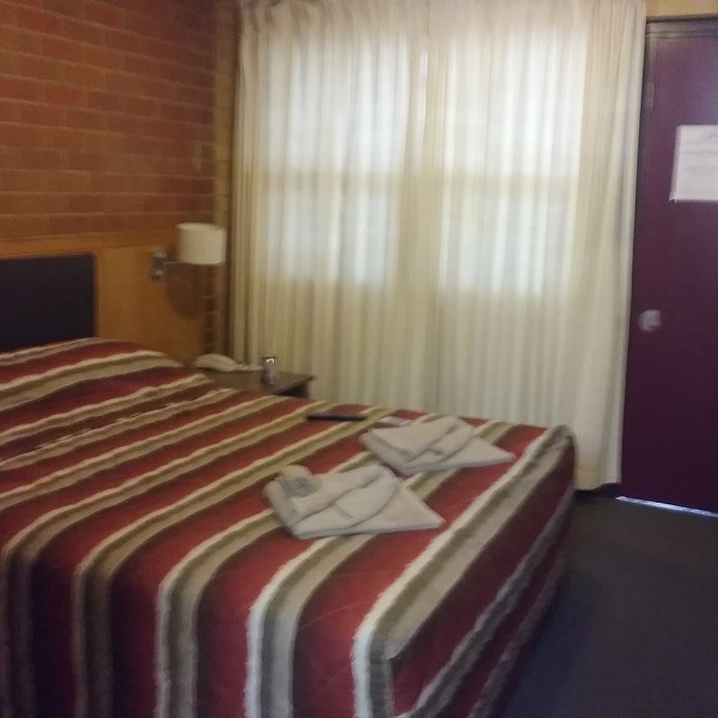 People have a great time at the Angaston Vineyards Motel in Angaston South Australia