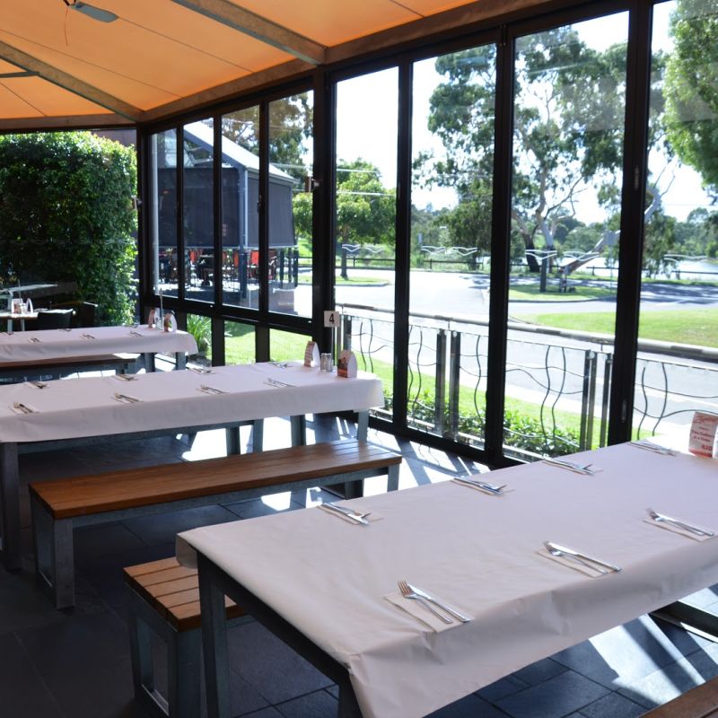 The Edwardes Lake Hotel in Reservoir Victoria is a great place to be