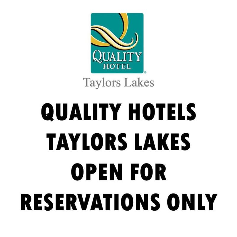 People like to relax at the Taylors Lakes Hotel in Taylors Lakes Victoria