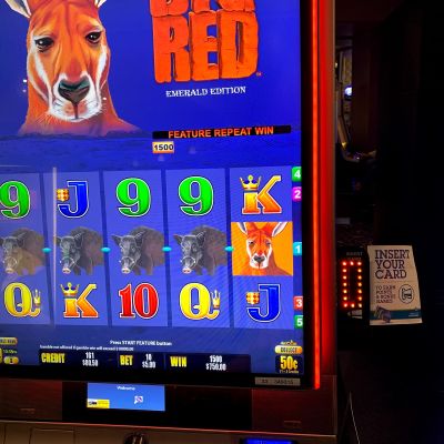 Pokies Near Me - Having a great time at the Rifle Club Hotel in Williamstown Victoria
