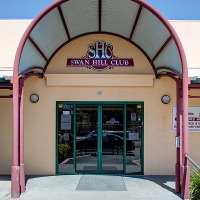Pokies Near Me - Having a great time at the Swan Hill Club in Swan Hill Victoria