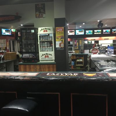 Pokies Near Me - Having a great time at the Union Club Hotel Colac in Colac Victoria